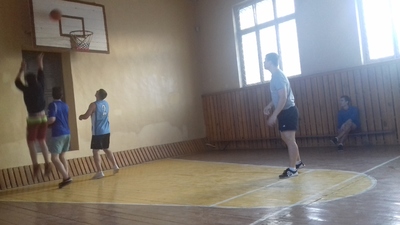 Соревнования по баскетболу.