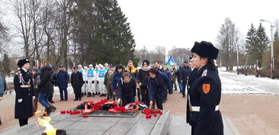 Великих Луках прошёл торжественный митинг.